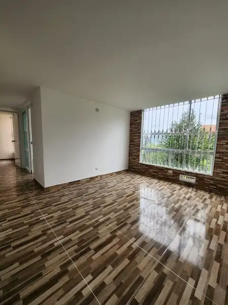 HERMOSO APARTAMENTO, PRIMER PISO