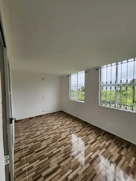 HERMOSO APARTAMENTO, PRIMER PISO