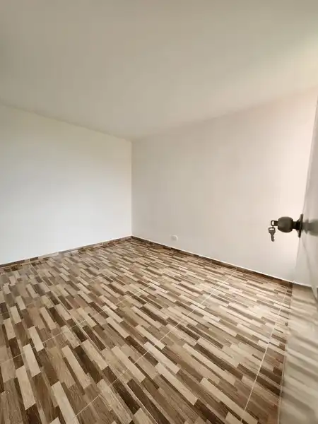 HERMOSO APARTAMENTO, PRIMER PISO