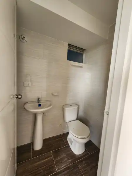 HERMOSO APARTAMENTO, PRIMER PISO